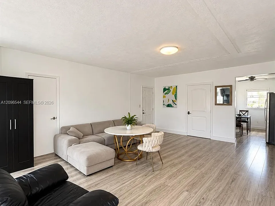 7712 Byron Ave #3