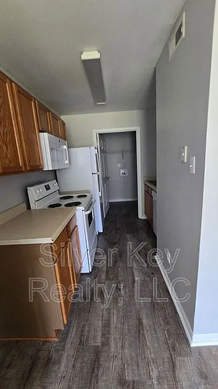 Building Photo - 236 Willow Creek Dr #3