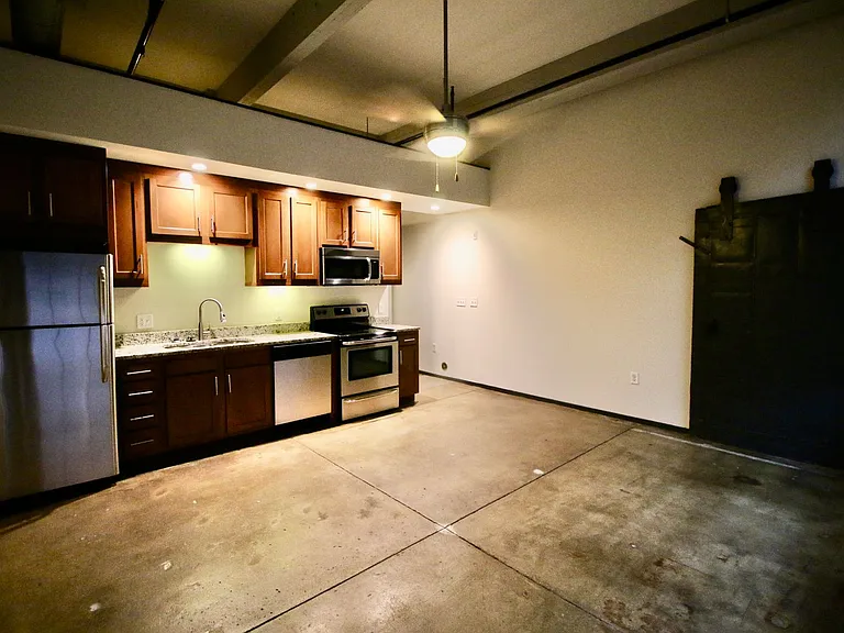 Main 2323 — Photo 16