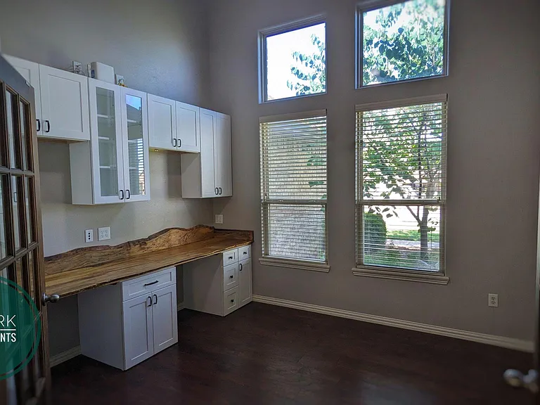 608 SW Wallstone Rd — Photo 12
