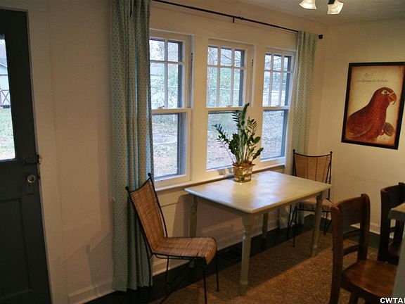 5th image of 211 W Grand Ave