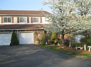 17 Tor Pl, Hopatcong, NJ 07843