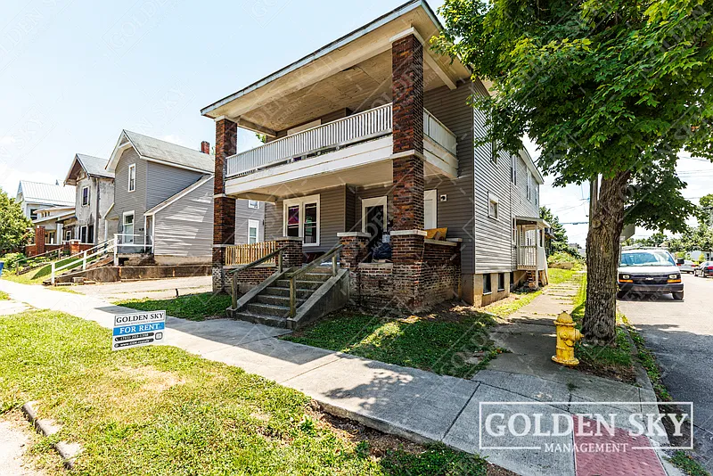 3 bed, 1.0 bath, $999 — Photo 2