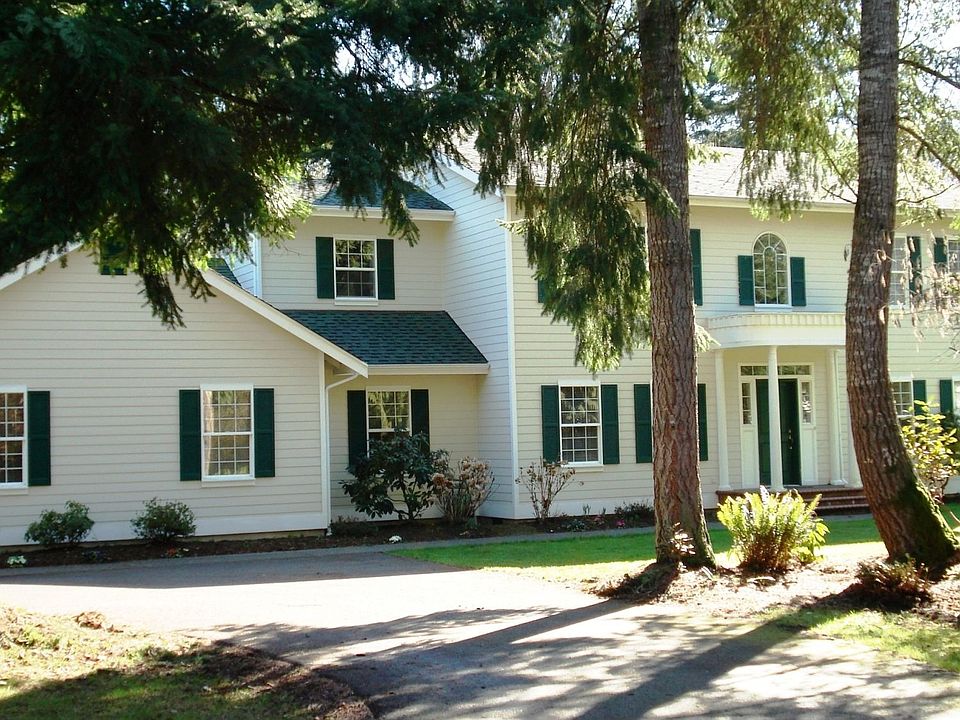 Beautiful Colonial Style Home