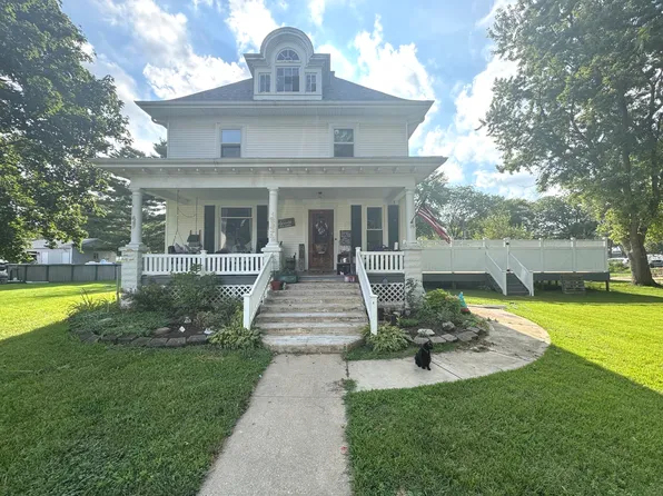 263 N Oak St, Herscher, IL 60941