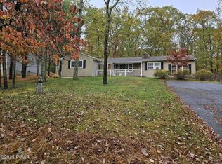 202 Gold Key Rd, Milford, PA 18337