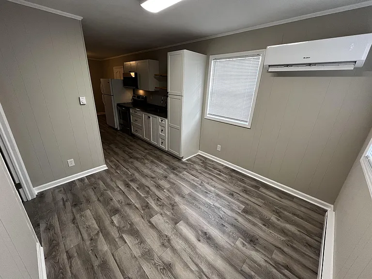 208 W Chestnut St — Photo 13