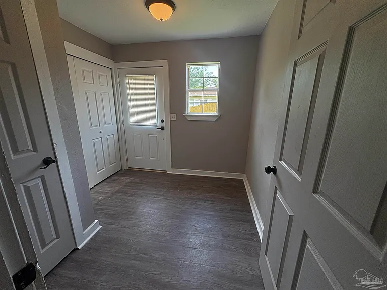 1212 N East St — Photo 30