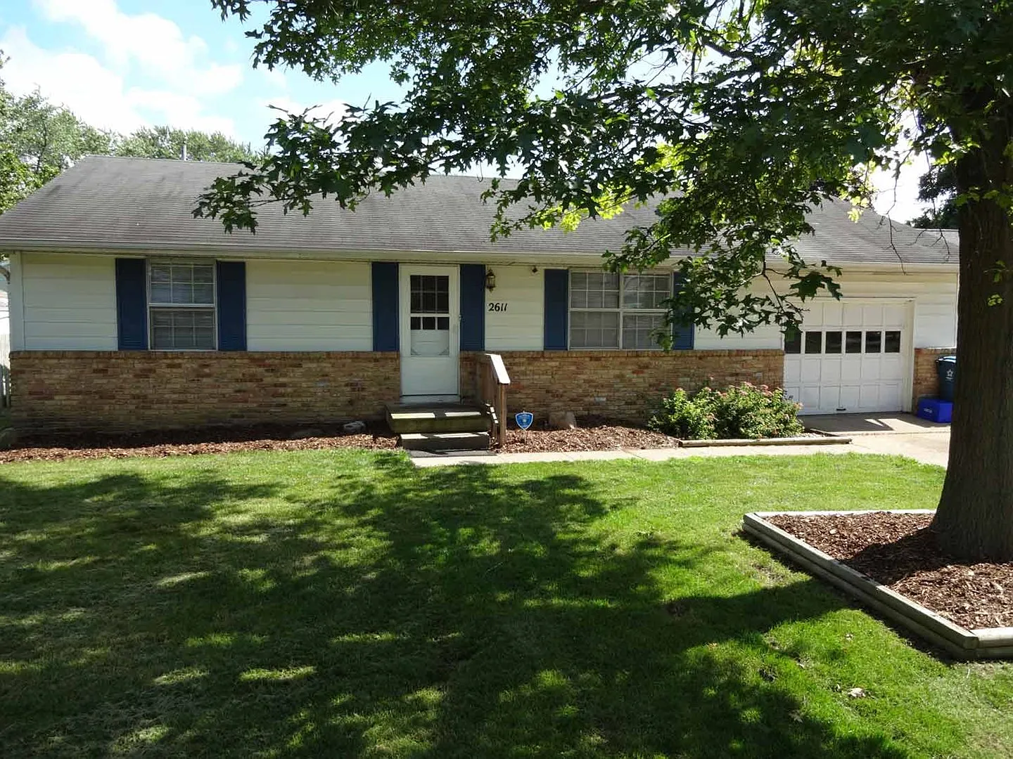 2611 W William St photo 1