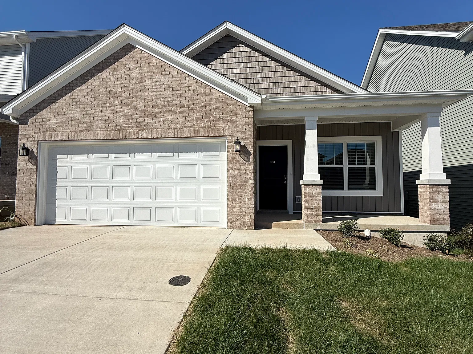 3 bed, 100 sqft, $2,315 — Photo 1