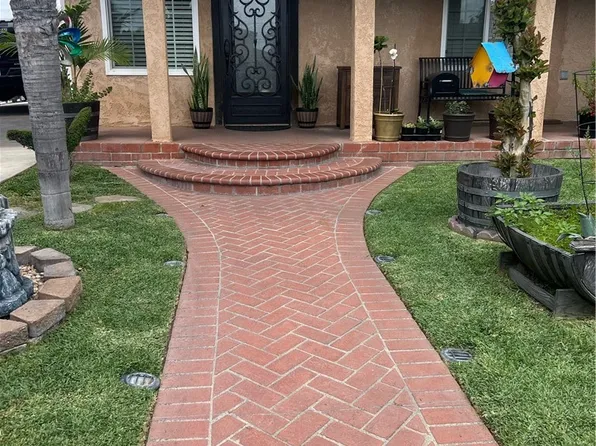 4401 E 53rd St, Maywood, CA 90270