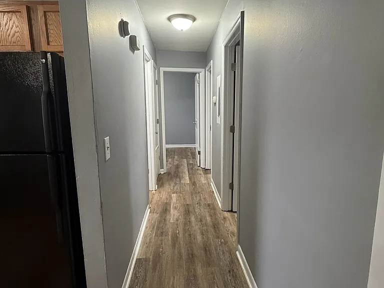 818 Corner Ct — Photo 4
