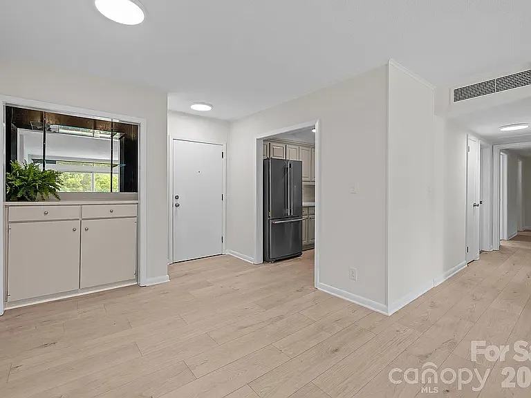 2503 Roswell Ave #207 — Photo 4