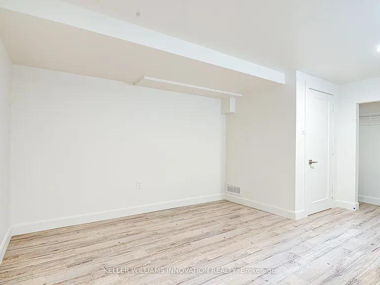 81 Culver Cres #B — Photo 27