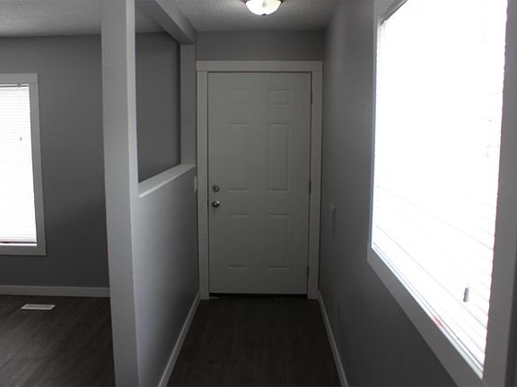 4th image of 543 Wascana St