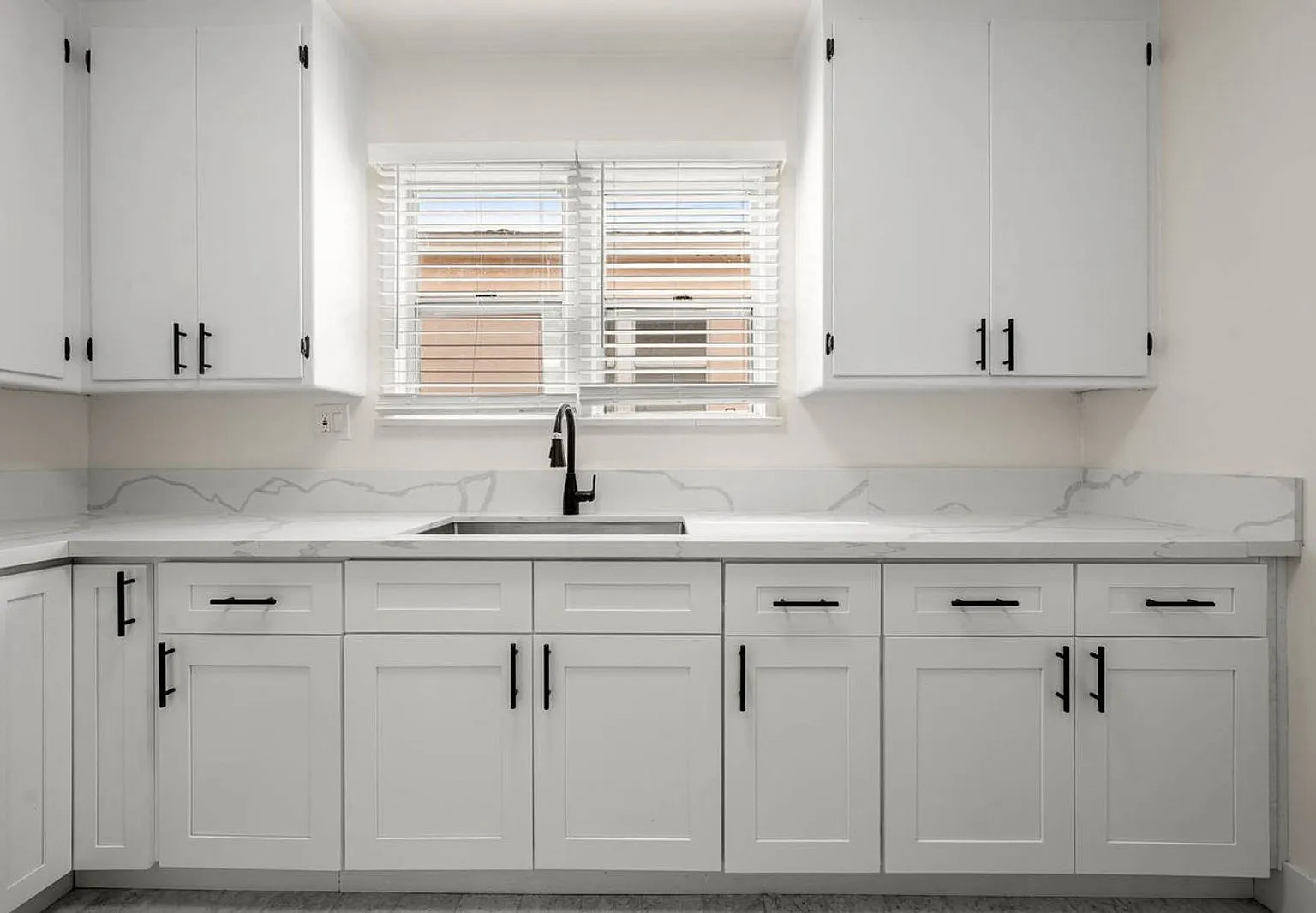 2 bed, 1.0 bath, 750 sqft, $1,933 — Photo 3