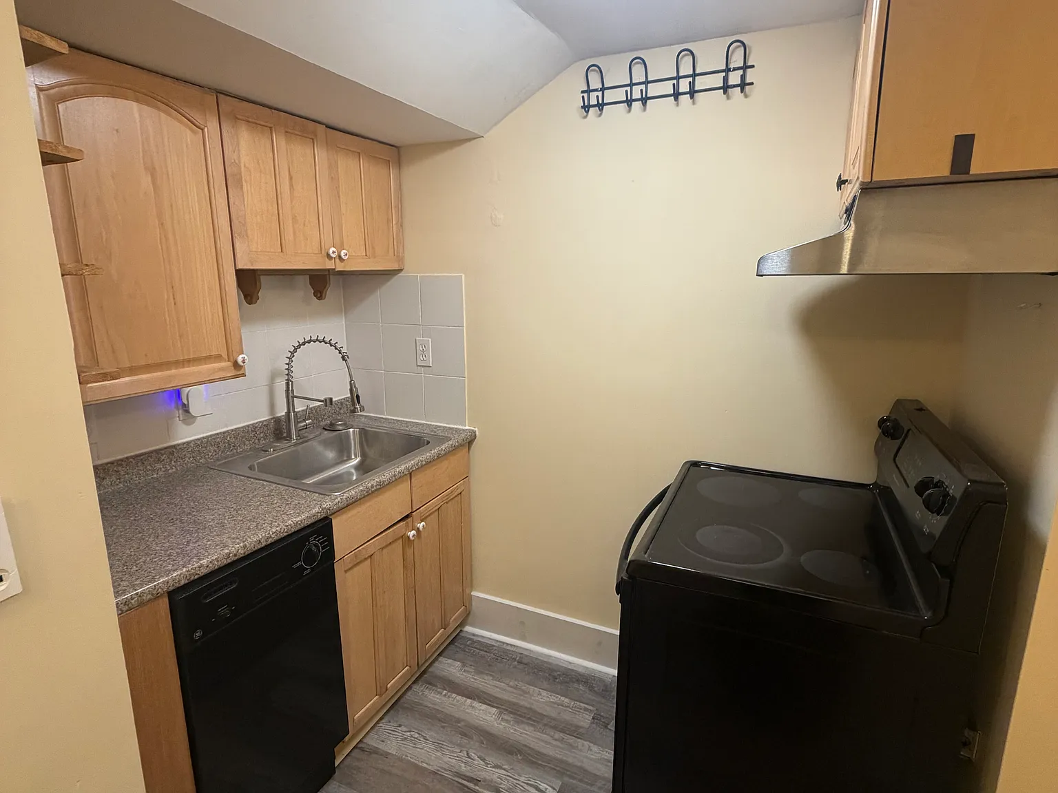 1 bed, 1.5 bath, 9999 sqft, $2,375 — Photo 2