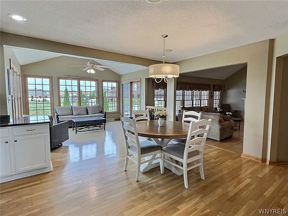 4th image of 38 Apple Blossom Blvd