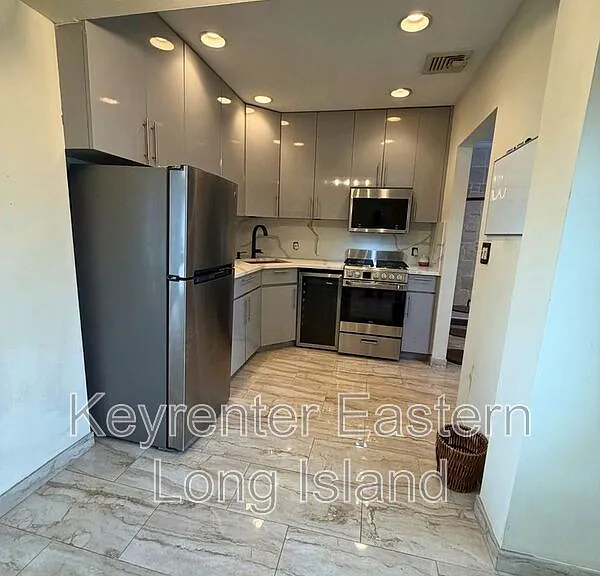 77 E Santa Barbara Rd — Photo 6