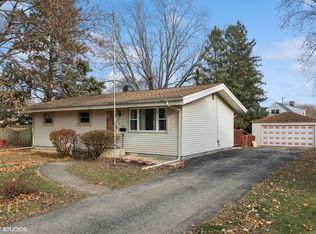 301 2nd Ct, Crystal Lake, IL 60014