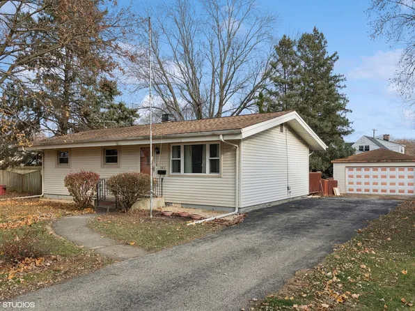 301 2nd Ct, Crystal Lake, IL 60014