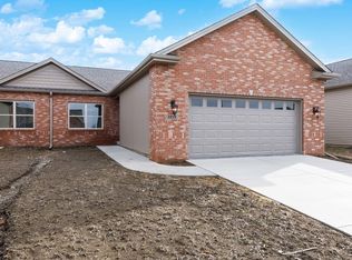 1912 Dunraven Rd, Bloomington, IL 61704