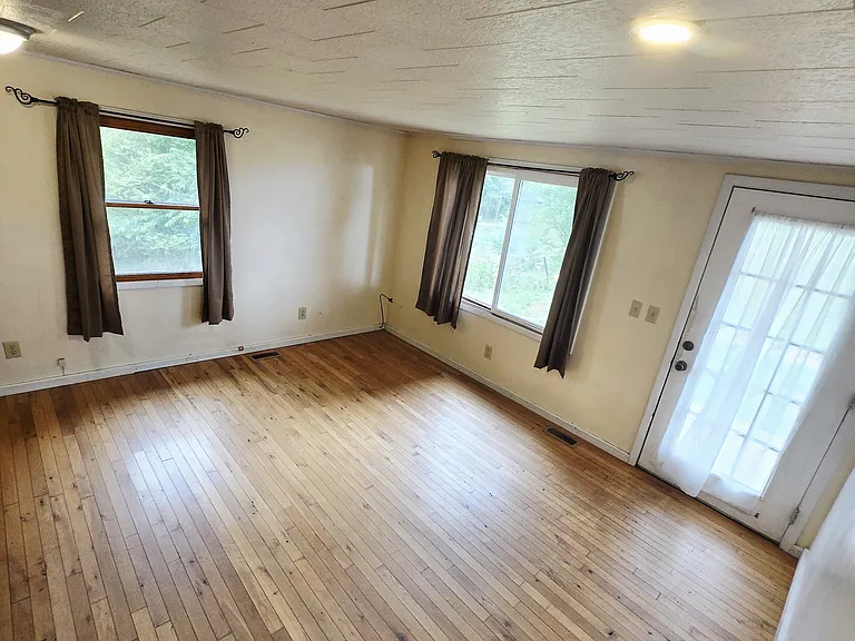 139 Juniper Ln — Photo 4