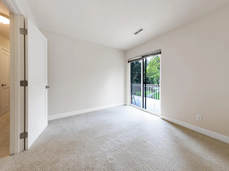 1106 Bellefield Park Ln — Photo 15