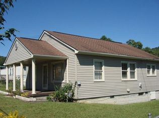 1354 Maple Fork Rd, Mount Hope, WV 25880