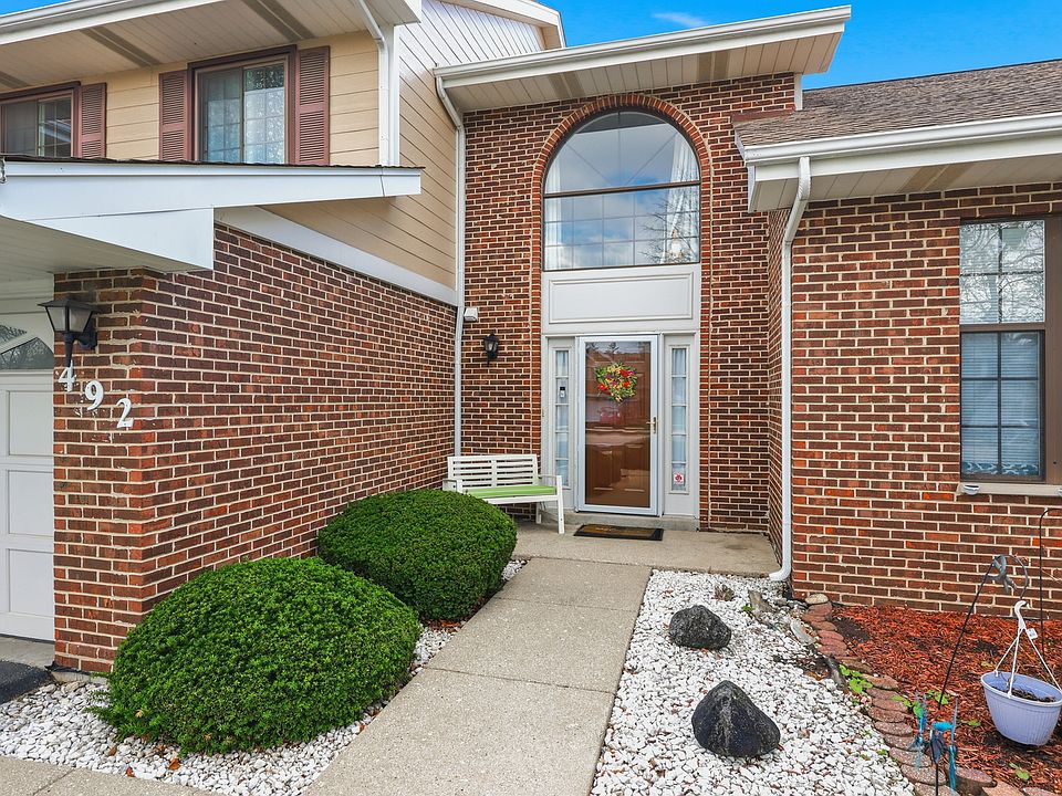1st image of 492 Victoria Ln #0
