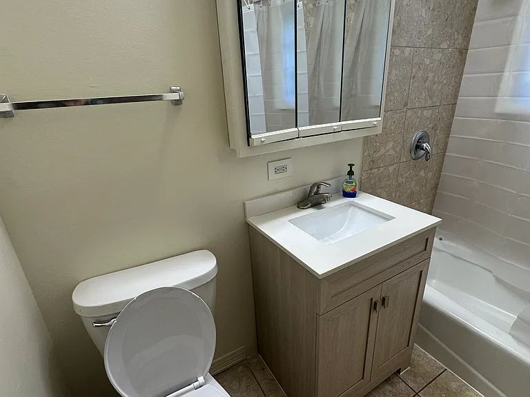 516 Lake Ave #2 — Photo 4