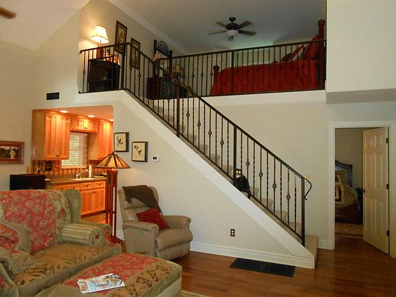 3rd image of 652 Spruce Creek Dr