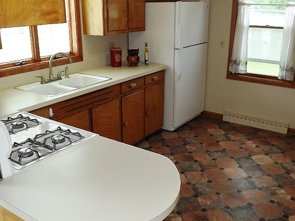 Great Cabinet/Counter Space!