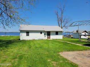148 E Lakeshore Dr, Waubay, SD 57273