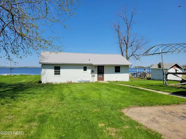 148 E Lakeshore Dr, Waubay, SD 57273