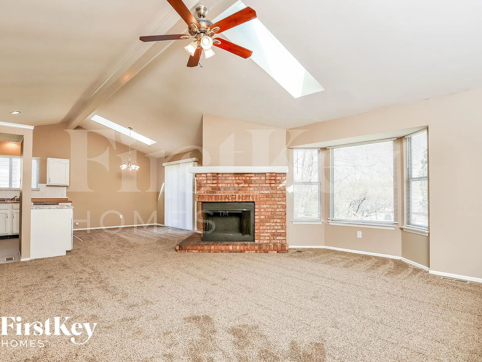 3 bed, 2.0 bath, 1310 sqft, $2,165 — Photo 4