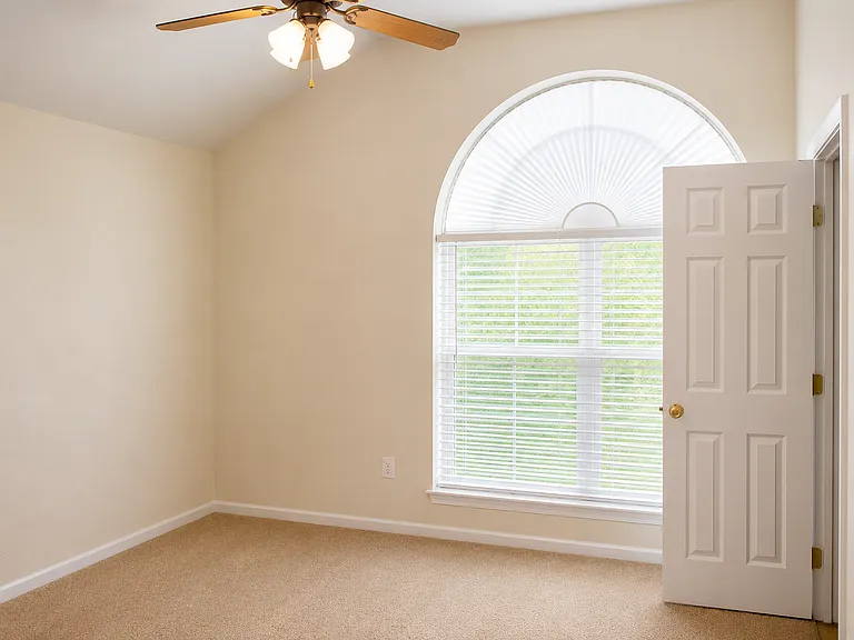 2805 Wisteria Ln — Photo 7