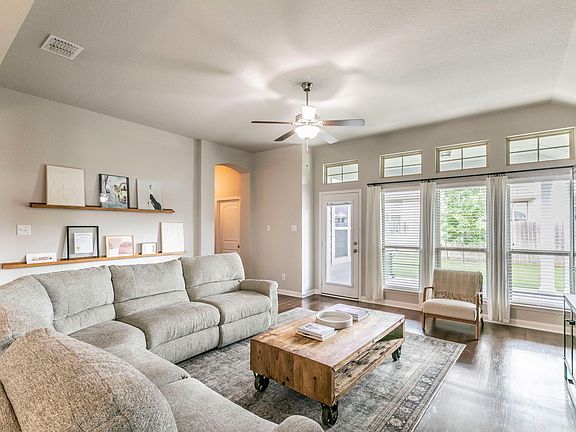 2nd image of 3101 Gilchrist Dr