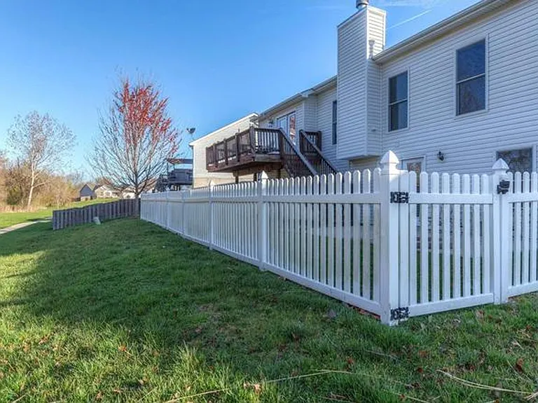 310 Royallsprings Pkwy — Photo 9