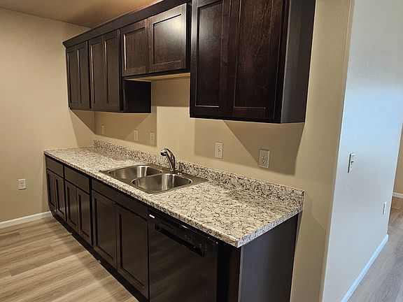 5th image of 443 Neel St #101