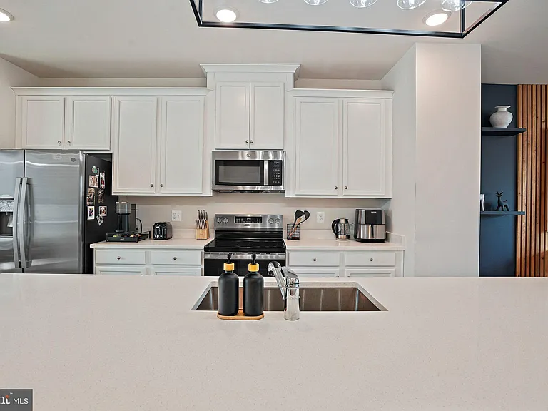 3443 Carnaby St — Photo 12