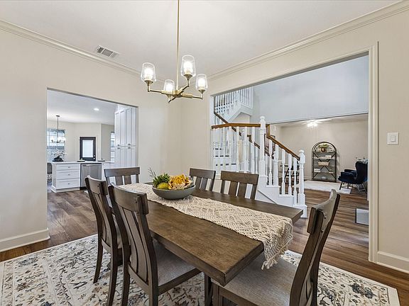 4th image of 1808 Oakleaf Cir