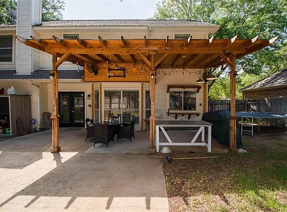 5th image of 2604 Juniper Dr