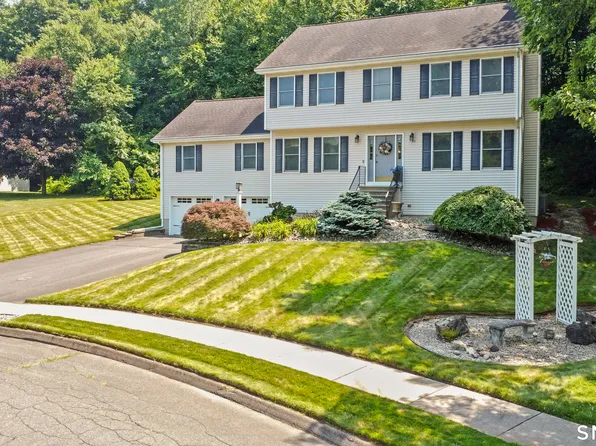 38 Pebble Brook Court, Berlin, CT 06037