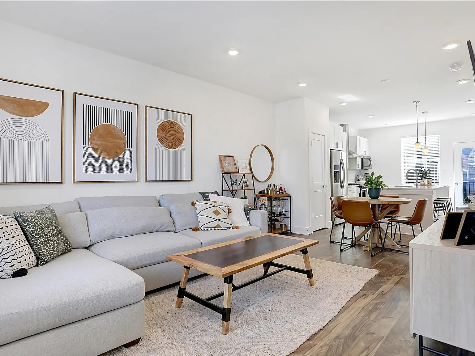 2 bed, 2.5 bath, 1360 sqft, $2,300 — Photo 4