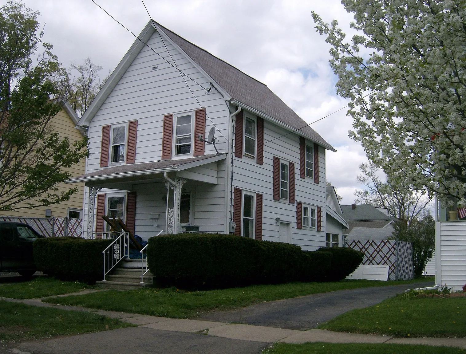 910 Irving St photo 1