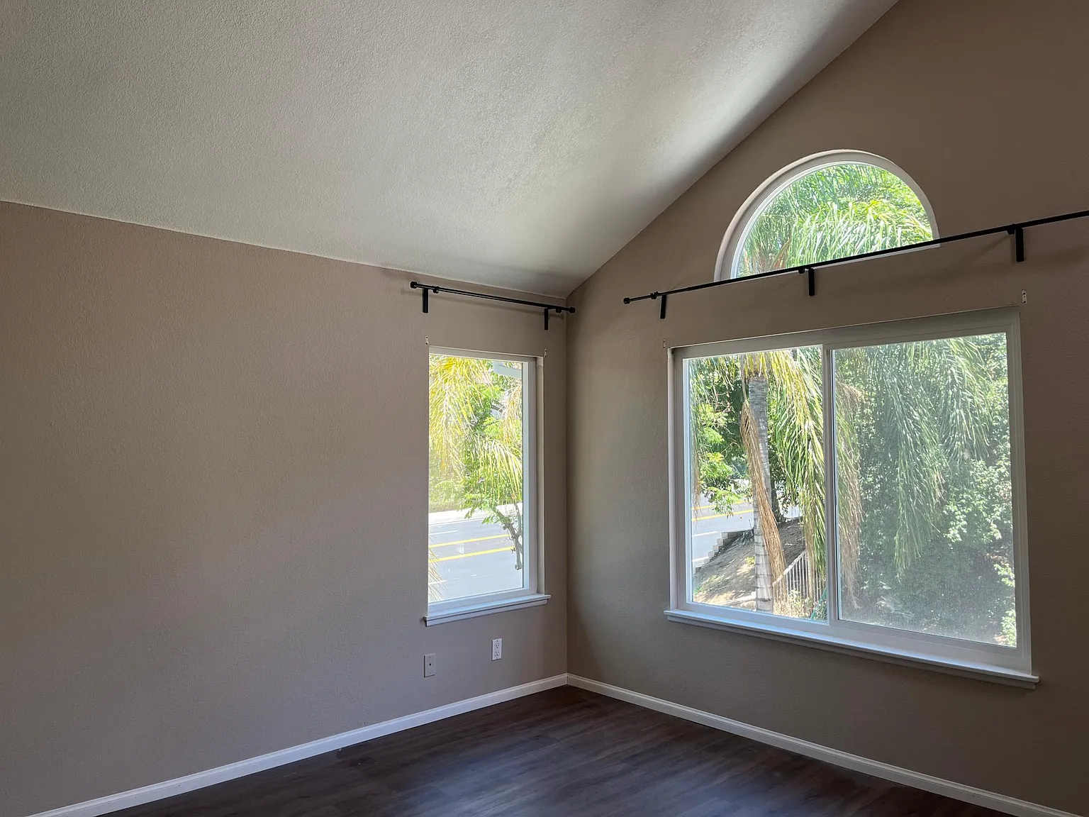 447 Yellowstone Cir — Photo 4