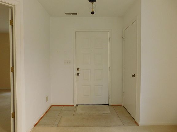3rd image of 418 Windward Dr SW