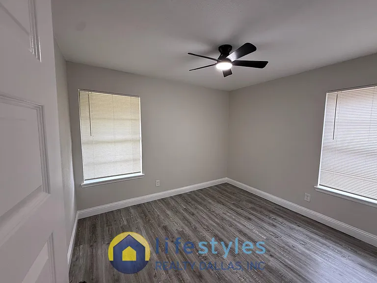 517 Cherry Ln — Photo 13