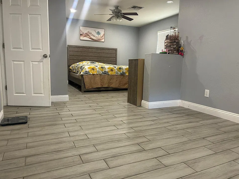 324 W Settlers Trl